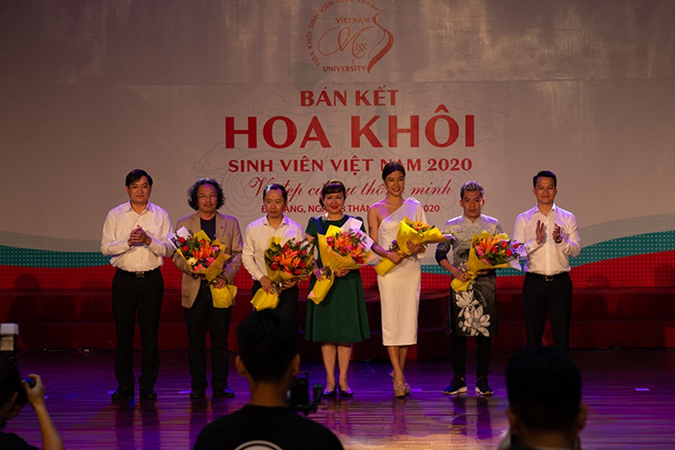 “Vẻ đẹp của sự thông minh” miền Trung thi Hoa khôi sinh viên Việt Nam - 3 “Vẻ đẹp của sự thông minh” miền Trung thi Hoa khôi sinh viên Việt Nam - 3