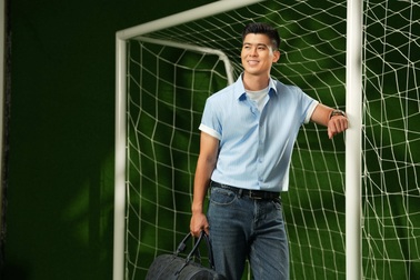 Từ sân cỏ đến sàn diễn phong cách, trung vệ Đỗ Duy Mạnh tỏa sáng bản lĩnh cùng Aristino