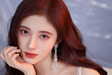 Vẻ ngoài đầy mê hoặc của "Mỹ nhân 4000 năm có một" Cúc Tịnh Y