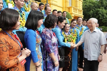Tổng Bí thư, Chủ tịch nước Nguyễn Phú Trọng gặp mặt 100 cán bộ công đoàn tiêu biểu