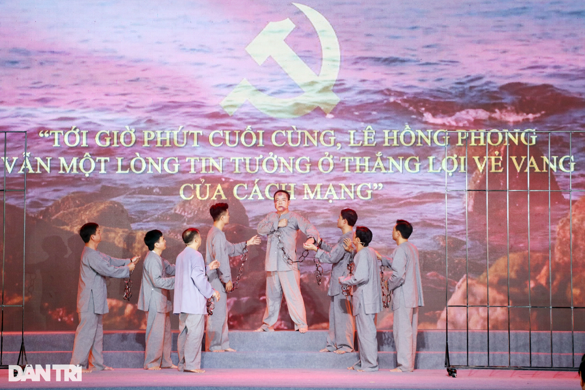 Chương trình nghệ thuật xúc động về Tổng Bí thư Lê Hồng Phong - 14 Chương trình nghệ thuật xúc động về Tổng Bí thư Lê Hồng Phong - 14