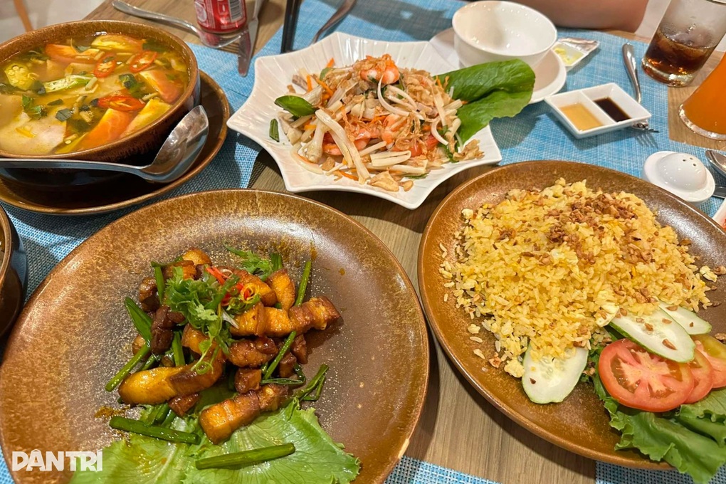 Cô gái gây tranh cãi vì than Việt Nam đắt đỏ, giá bữa ăn bằng cả ngày làm - 2