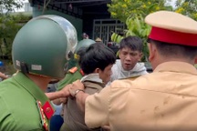 Truy đuổi 30km bắt giữ người lái ô tô “thông chốt” ở Lâm Đồng