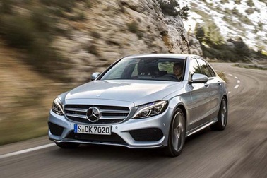 Mercedes-Benz C300 rắc rối với hệ thống lái trợ lực điện