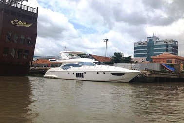 Có nhà lầu, xe hơi,  giới nhà giàu vẫn muốn sắm thêm du thuyền