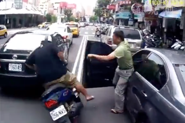 Gây hai tai nạn liên tiếp vì bất cẩn