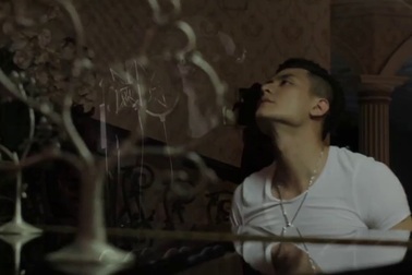 Phía sau ánh mắt buồn (Vĩnh Thụy).