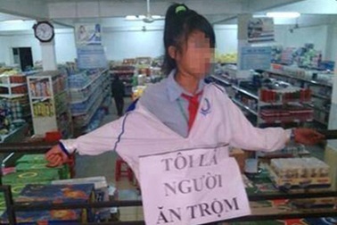 Lãnh đạo siêu thị phải xin lỗi nữ sinh bị ép đeo biển “ăn trộm”