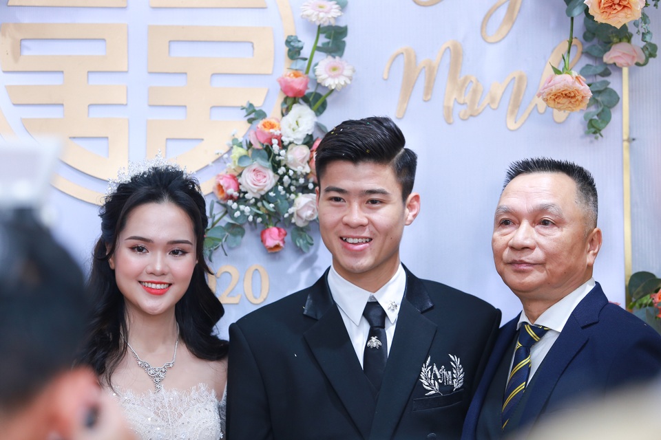 Đám cưới Duy Mạnh - Quỳnh Anh: Cặp đôi trao nhẫn, chính thức là vợ chồng - 26 Đám cưới Duy Mạnh - Quỳnh Anh: Cặp đôi trao nhẫn, chính thức là vợ chồng - 26