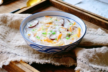 Cháo gà nấm hương bổ dưỡng cho bữa sáng