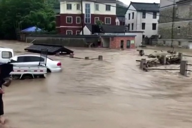 Mưa lớn tại nhiều khu vực ở Trung Quốc khi bão In-fa đổ bộ