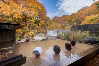 "Bát đại" ryokan onsen của núi Nyuto