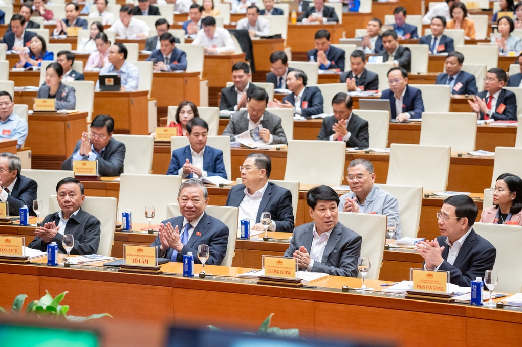 “Thực hiện công tác nhân sự theo đúng định hướng của Bộ Chính trị” - 2 “Thực hiện công tác nhân sự theo đúng định hướng của Bộ Chính trị” - 2