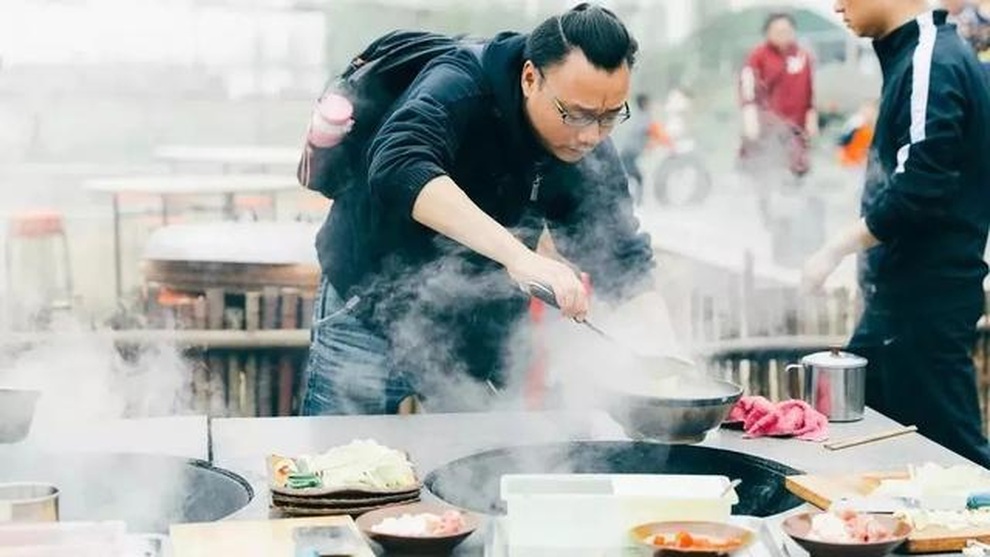 Lão nông làm trang trại, khách đổ về trải nghiệm trồng rau, gặt lúa - 2 Lão nông làm trang trại, khách đổ về trải nghiệm trồng rau, gặt lúa - 2