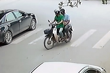 Trộm chó bị camera ghi hình ở Hà Nội