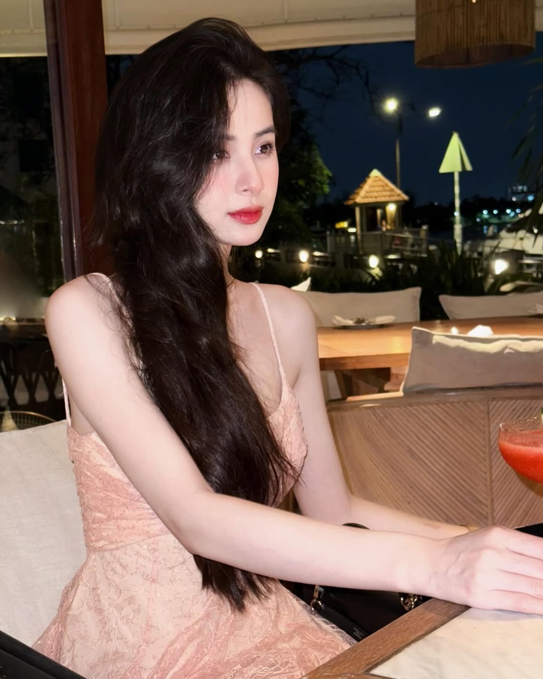 Hương Liên: Cô gái có nụ cười triệu view, làm dâu nhà hào môn gây chú ý - 11 Hương Liên: Cô gái có nụ cười triệu view, làm dâu nhà hào môn gây chú ý - 11