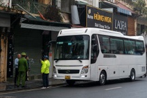 Phố cổ thông thoáng sau khi Hà Nội cấm xe trên 16 chỗ vào giờ cao điểm