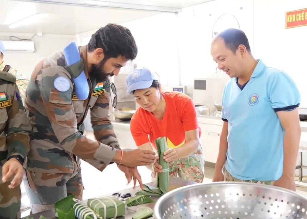 Công binh mũ nồi xanh dựng cây nêu đón Tết tại châu Phi - 2 Công binh mũ nồi xanh dựng cây nêu đón Tết tại châu Phi - 2
