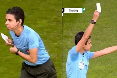 Lần đầu tiên thẻ trắng được sử dụng, khiến nhiều người tò mò