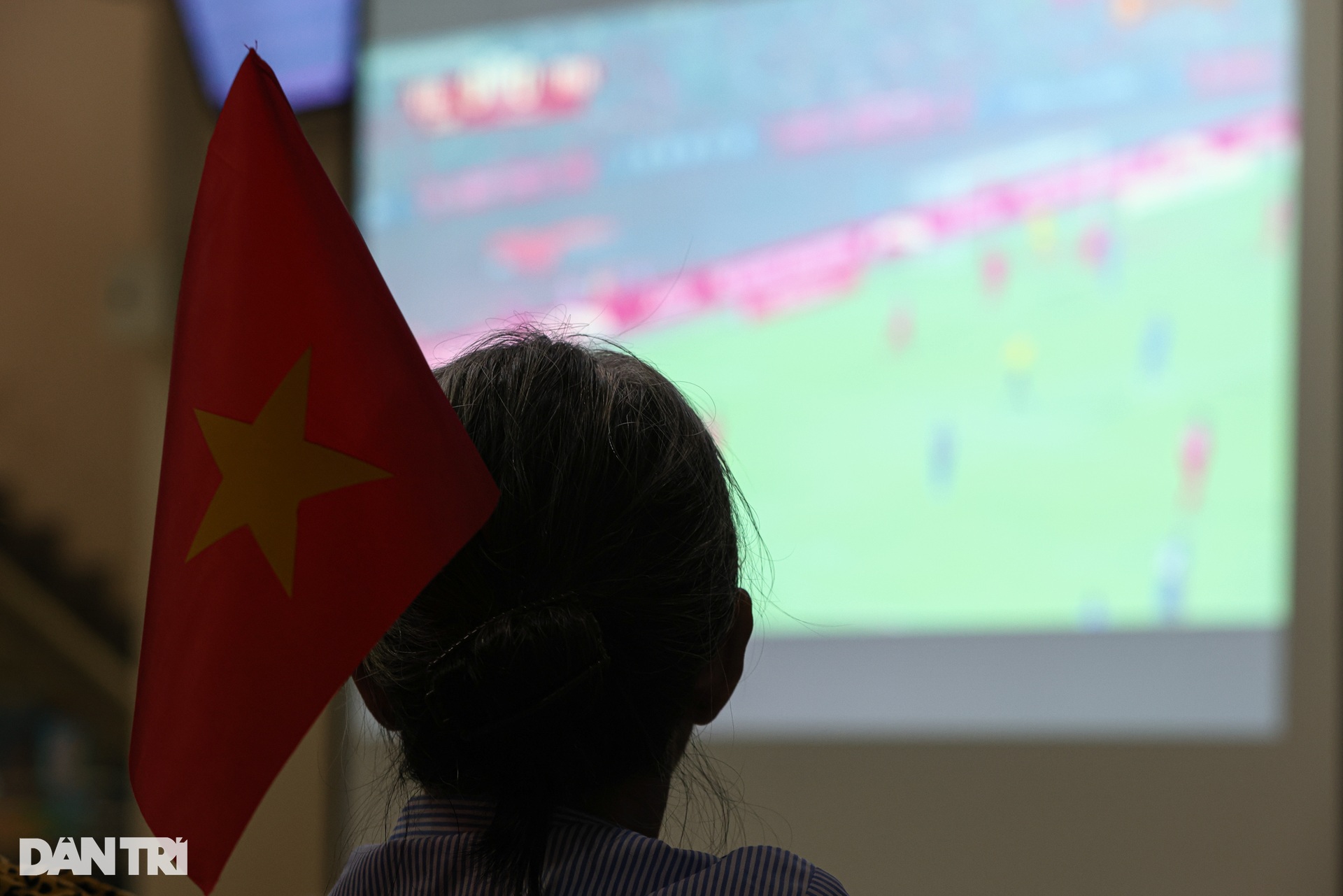 Bệnh nhân cháy hết mình khi tuyển Việt Nam hạ Thái Lan - 7 Bệnh nhân cháy hết mình khi tuyển Việt Nam hạ Thái Lan - 7