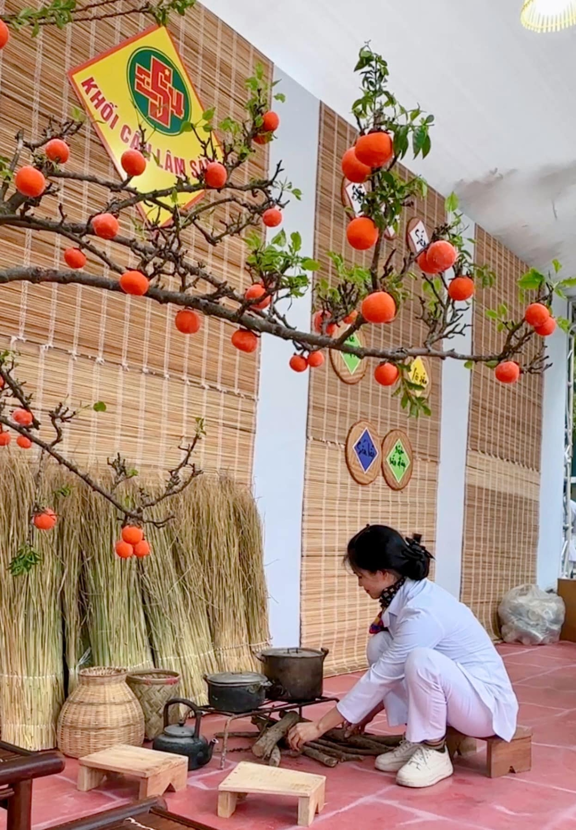 Mẹ đảm ở Hà Nội gợi ý cách làm cành hồng trang trí Tết - 11 Mẹ đảm ở Hà Nội gợi ý cách làm cành hồng trang trí Tết - 11