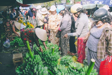 Thăm ngôi chợ xưa nhất Huế chiều 30 tết