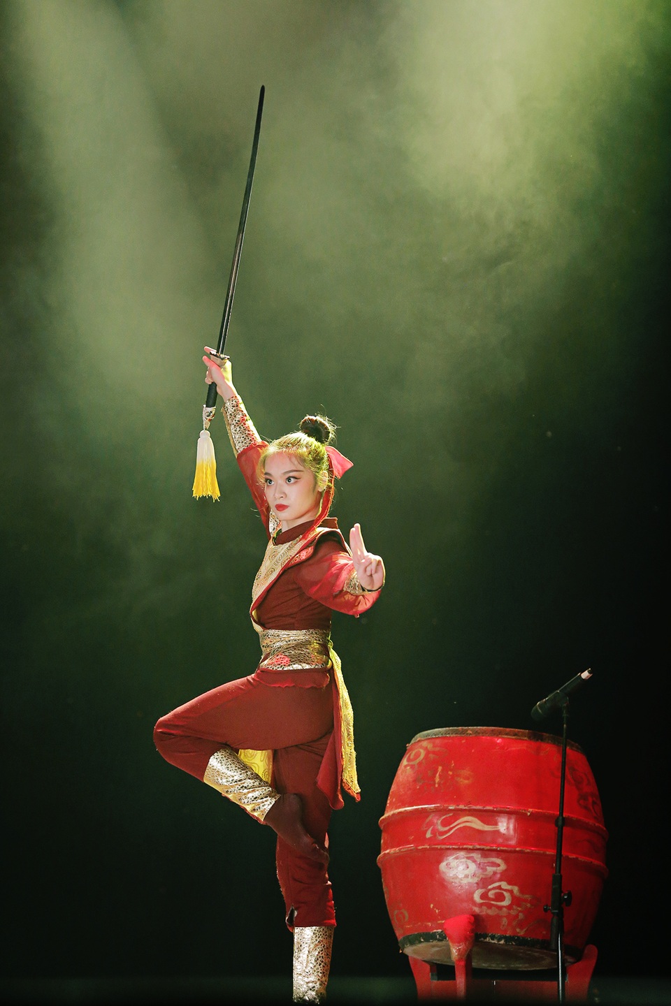 Cháu ngoại nhà thơ Nguyễn Đình Thi nhảy hiphop trên nền nhạc Người Hà Nội - 12 Cháu ngoại nhà thơ Nguyễn Đình Thi nhảy hiphop trên nền nhạc Người Hà Nội - 12