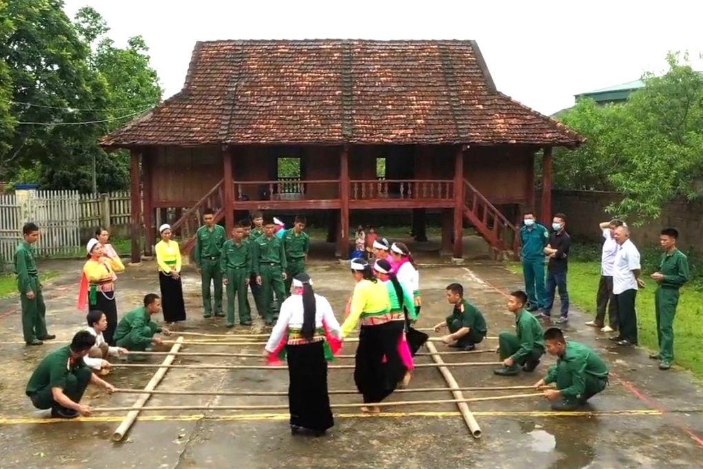 Xóa bất bình đẳng giới góp phần thực hiện thắng lợi nhiệm vụ chính trị - 3 Xóa bất bình đẳng giới góp phần thực hiện thắng lợi nhiệm vụ chính trị - 3