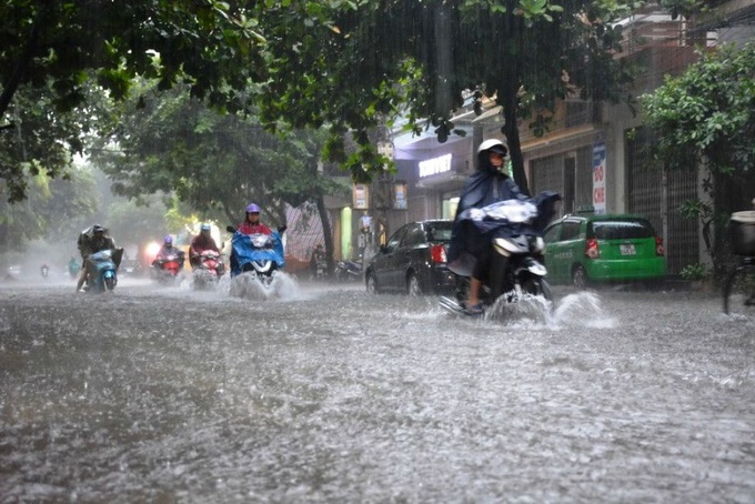 Tuần tới, nắng nóng kết thúc ở Bắc Bộ, mưa dông tiếp diễn về đêm, đề phòng thời tiết nguy hiểm - Ảnh 1.