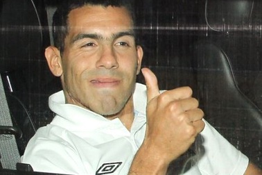 Tevez xin lỗi CĐV sau scandal từ chối ra sân