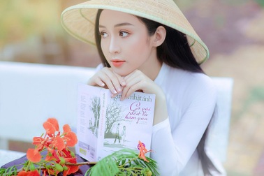 Hoa khôi 10x trường HUTECH nhớ thương mùa hoa phượng