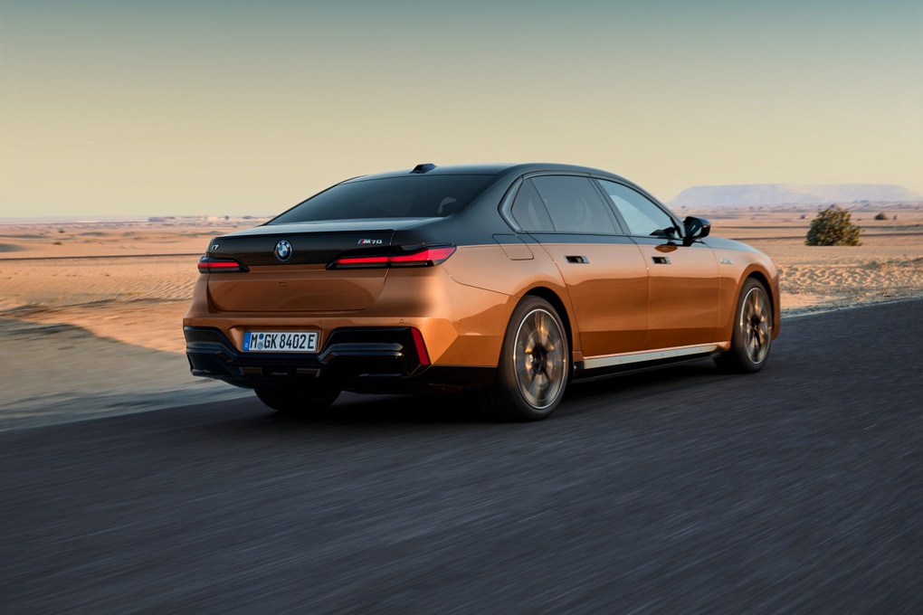 Xe điện BMW i7 M70 xDrive chào sân, sở hữu công suất 650 mã lực - 6 Xe điện BMW i7 M70 xDrive chào sân, sở hữu công suất 650 mã lực - 6