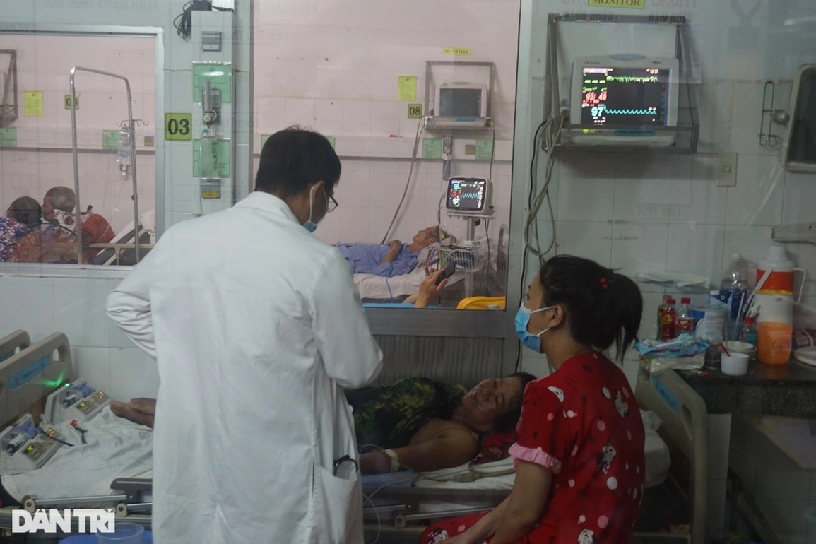 Giao thừa căng mình ở bệnh viện và niềm vui vỡ òa khi cấp cứu thành công - 6 Giao thừa căng mình ở bệnh viện và niềm vui vỡ òa khi cấp cứu thành công - 6
