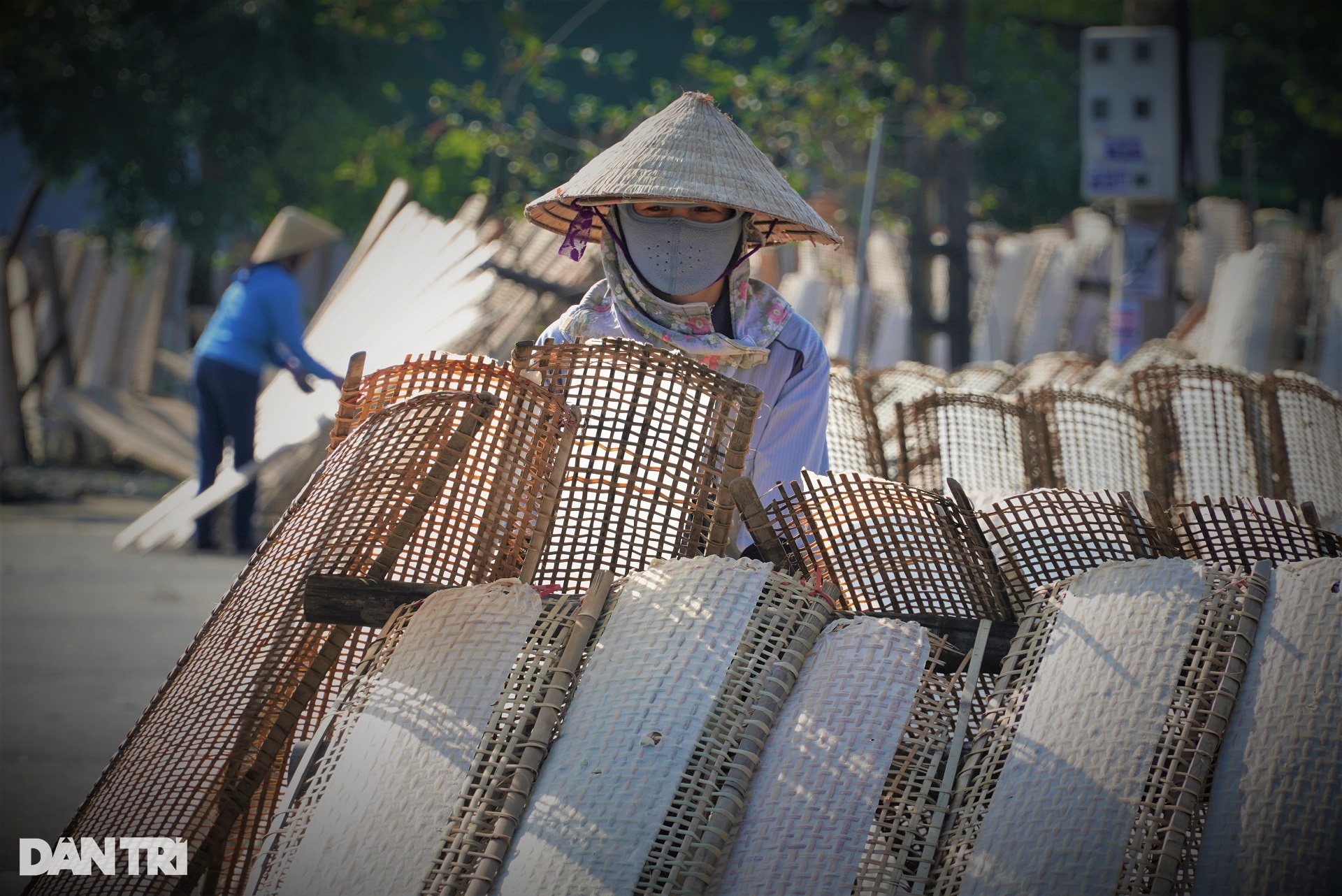 Cả làng tất bật đêm ngày làm hàng vạn chiếc bánh phục vụ Tết - 8 Cả làng tất bật đêm ngày làm hàng vạn chiếc bánh phục vụ Tết - 8