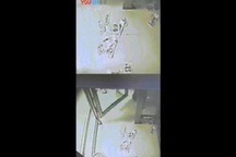 TQ: Đang đi bộ, bỗng thấy máy ATM “phun ra” 12 triệu đồng