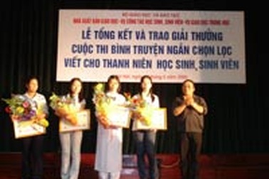 “Bình thuốc rắn” đoạt giải nhất cuộc thi bình truyện ngắn