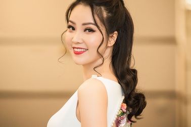 Á hậu Thụy Vân: “Một số cô gái trẻ đang lấy danh hiệu để mua bán”