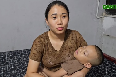 Tiếng khóc xé lòng của bé trai 5 năm sống bằng máu người khác