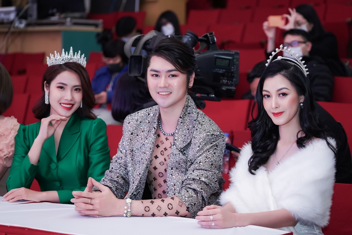 Siêu mẫu Đình Quyền làm trưởng Ban giám khảo The Face Kid 2022 - 2 Siêu mẫu Đình Quyền làm trưởng Ban giám khảo The Face Kid 2022 - 2