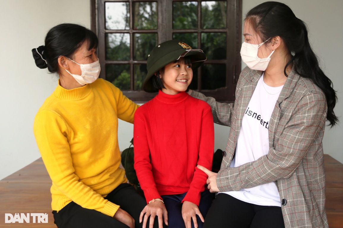 Nữ tân binh xinh đẹp cất bằng y khoa lên đường nhập ngũ - 4 Nữ tân binh xinh đẹp cất bằng y khoa lên đường nhập ngũ - 4