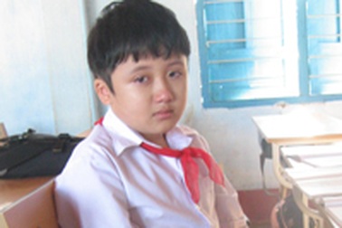 Nể phục cậu bé “đụng vào là gãy xương”