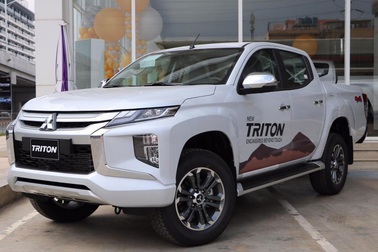 Các hãng xe bù phí trước bạ cho khách hàng chục triệu