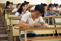 Cả nhà mất vui vì kết quả thi cuối học kì của con