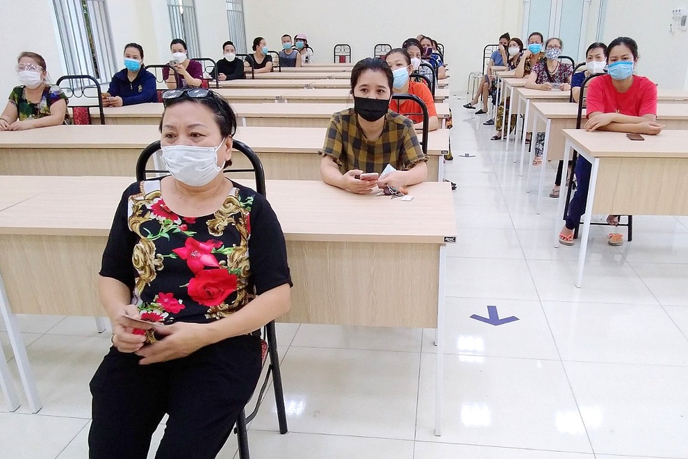 Hà Nội: Nhiều lao động nghèo xúc động vì không bị bỏ lại phía sau - 1 Hà Nội: Nhiều lao động nghèo xúc động vì không bị bỏ lại phía sau - 1