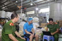 Triệt phá đường dây buôn lậu, sản xuất dầu thực vật giả hơn 1.000 tấn