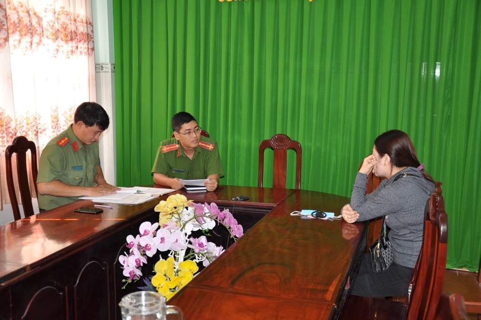 Xử phạt một phụ nữ kêu gọi biểu tình cho con nghỉ học vì Covid-19 - 1 Xử phạt một phụ nữ kêu gọi biểu tình cho con nghỉ học vì Covid-19 - 1