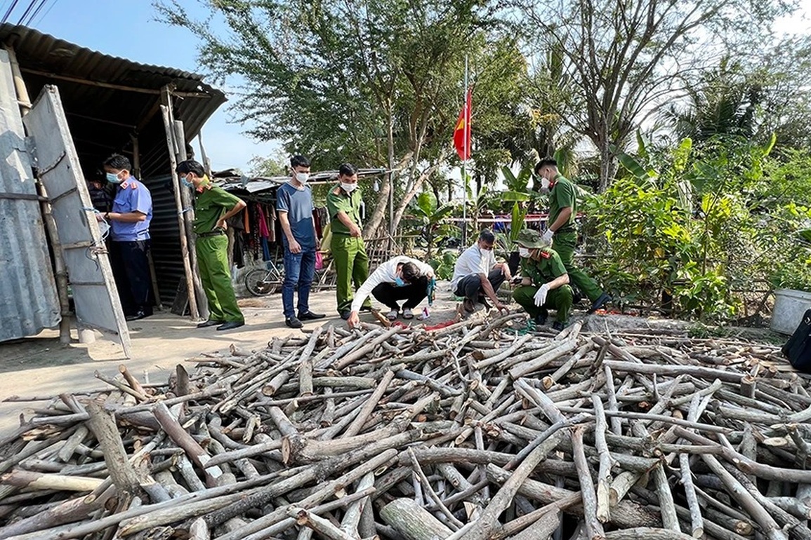 Khởi tố đối tượng dùng kéo đâm chết mẹ ruột - 2 Khởi tố đối tượng dùng kéo đâm chết mẹ ruột - 2