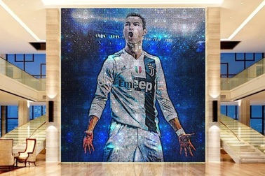 Không chịu “kém” Messi, C.Ronaldo chi cả triệu USD mua bức tranh