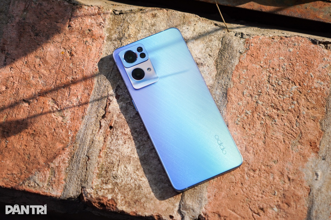 Cận cảnh Oppo Reno7 Pro 5G - Đối thủ của iPhone 13, Xiaomi 12 - 2 Cận cảnh Oppo Reno7 Pro 5G - Đối thủ của iPhone 13, Xiaomi 12 - 2