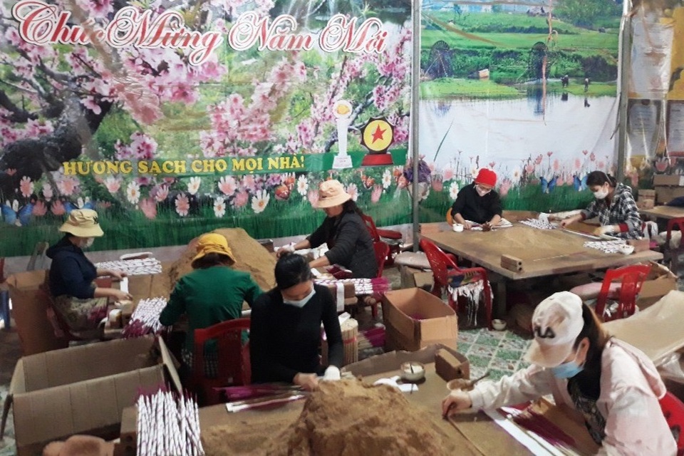 Cận Tết, làng nghề hương trầm xứ Nghệ hối hả vào vụ - 1 Cận Tết, làng nghề hương trầm xứ Nghệ hối hả vào vụ - 1